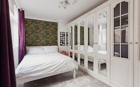 Charming & Beautiful 2 Bed Flat In Zone 1